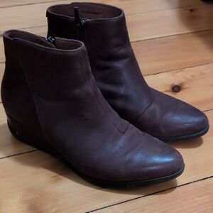 Dansko Burgundy Ankle Boots 9